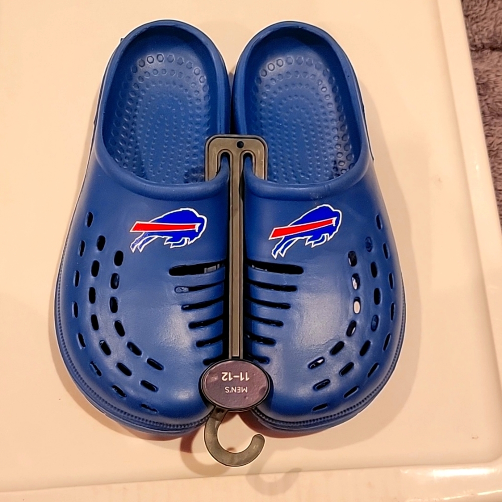 Buffalo Bills Slip on shoes - size 11/12